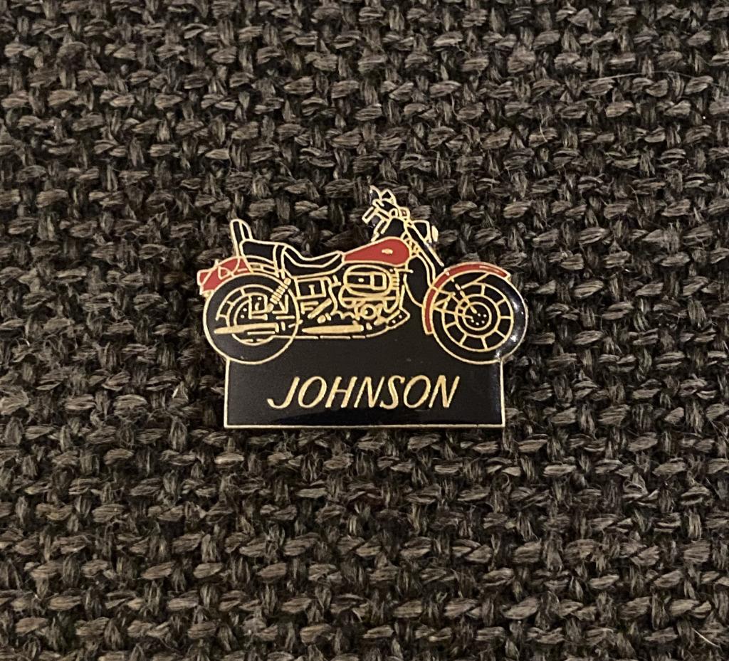 PIN - JOHNSON - MOTOR - MOTORBIKE, Ophalen of Verzenden, Gebruikt, Transport, Speldje of Pin