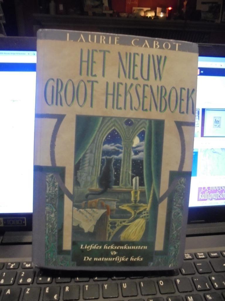 Het Nieuw groot Heksenboek, Ophalen of Verzenden, Gelezen