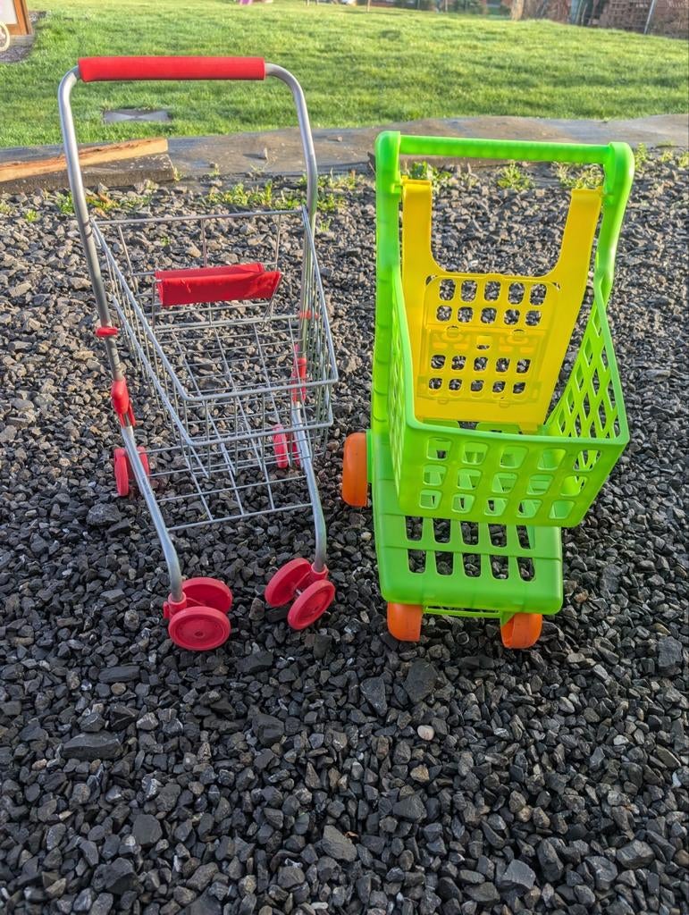 Deux petits chariots des courses pour enfants, Enlèvement