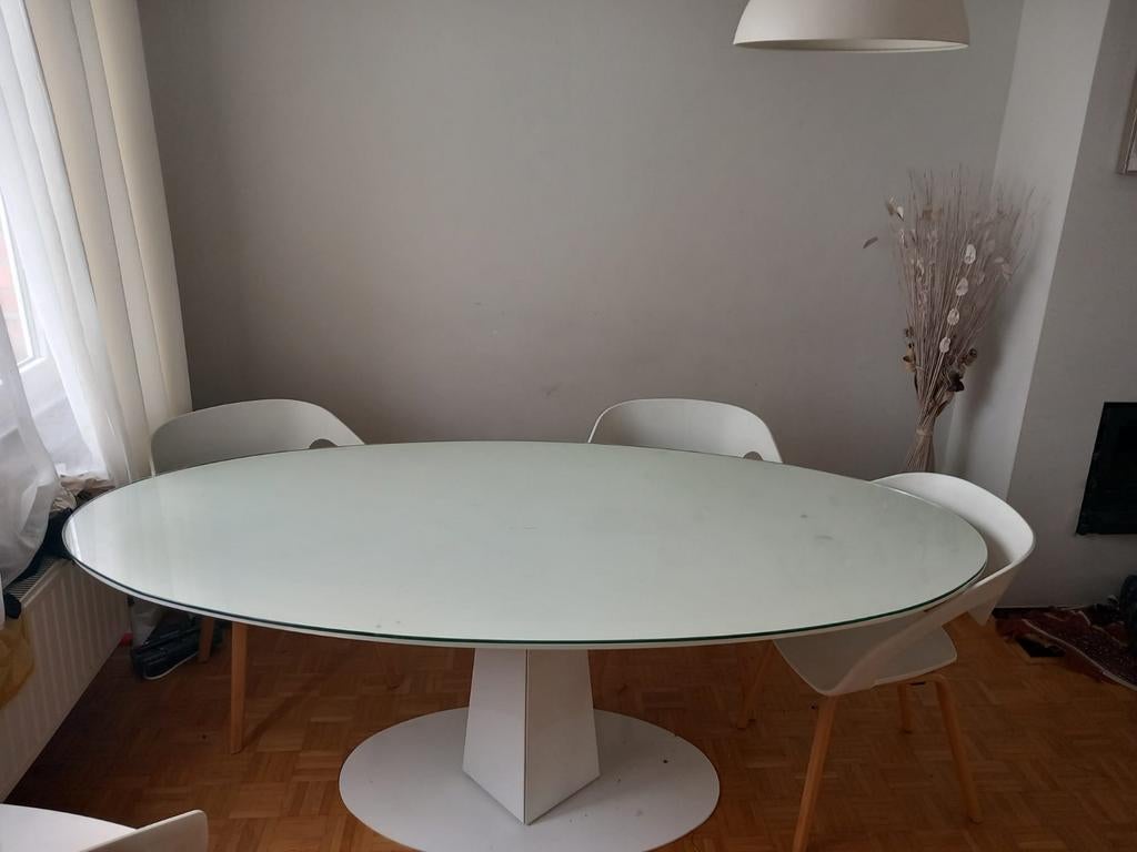 Table avec plateau en verre. Tres solide. Comme neuve, Huis en Inrichting, Tafels | Statafels, Ophalen of Verzenden