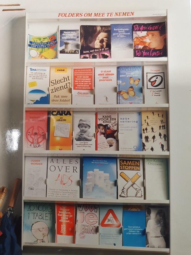 Display voor folders muurbevestiging; ideaal voor wachtzaal, Ophalen, Zo goed als nieuw