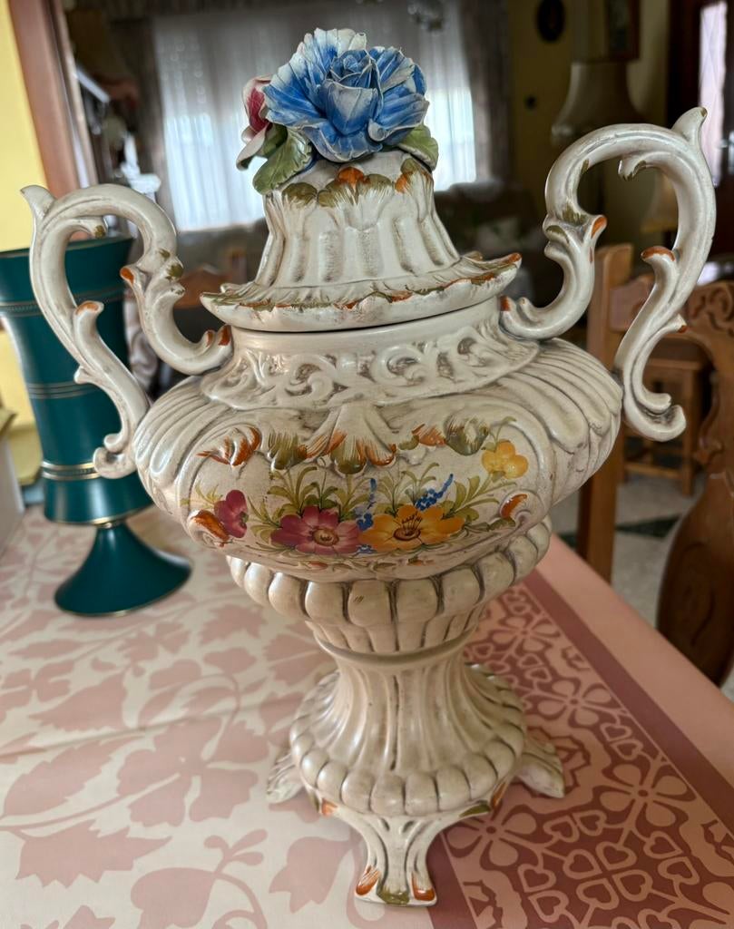 Grote Italiaanse porseleinen dekselvaas – Capodimonte stijl, Enlèvement