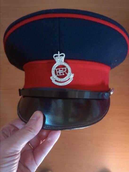 Képi anglais école d'officiers, Enlèvement ou Envoi