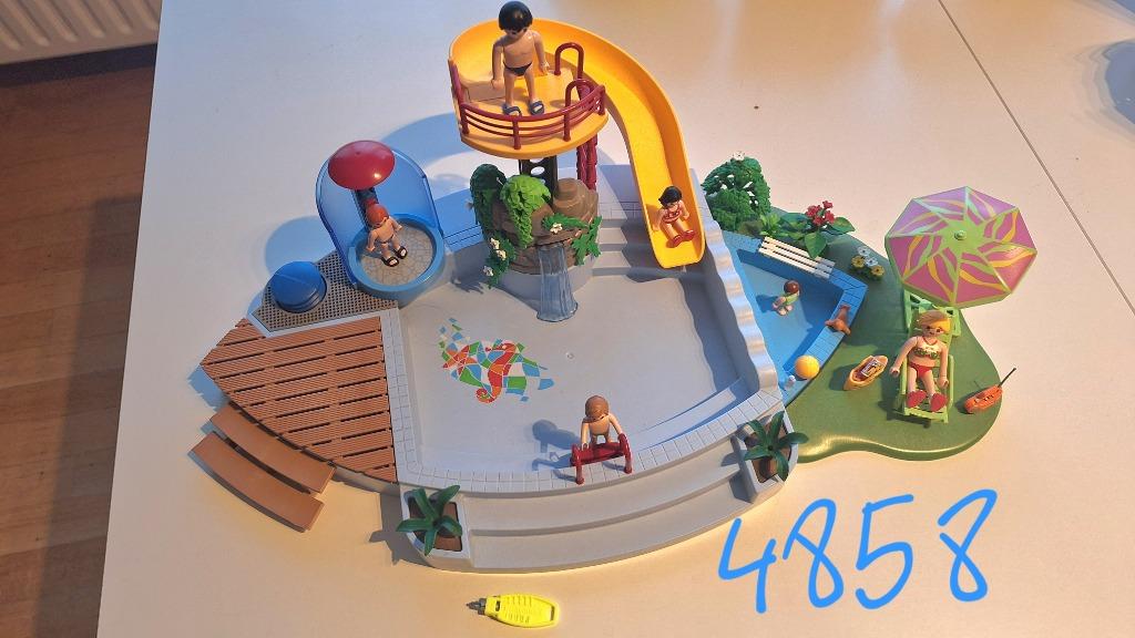 Playmobil: zwembad met glijbaan, douche en kinderbad, Kinderen en Baby's, Speelgoed | Playmobil, Ophalen, Zo goed als nieuw, Los Playmobil