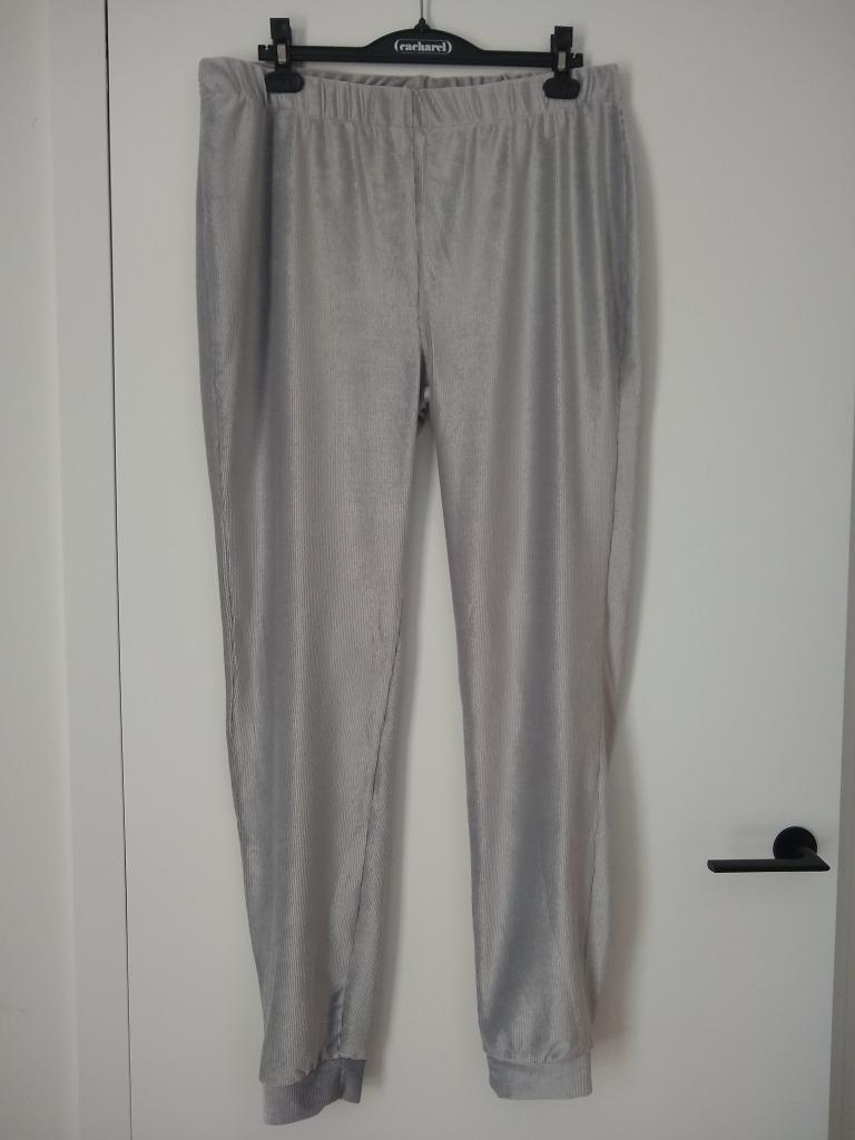 NIEUW homewear broek zilver/grijs ribfluweel maat XL, Kleding | Dames, Broeken en Pantalons, Maat 46/48 (XL) of groter, Nieuw