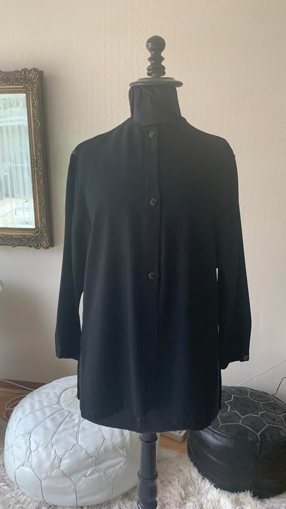 Lang zwart crêpe overhemd met stijlvolle knoop, Kleding | Dames, Jassen | Winter, Ken, Zo goed als nieuw, Maat 38/40 (M), Zwart