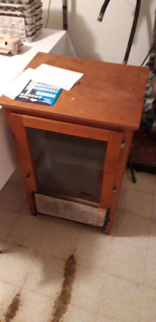 Vliegwerende kast, Ophalen