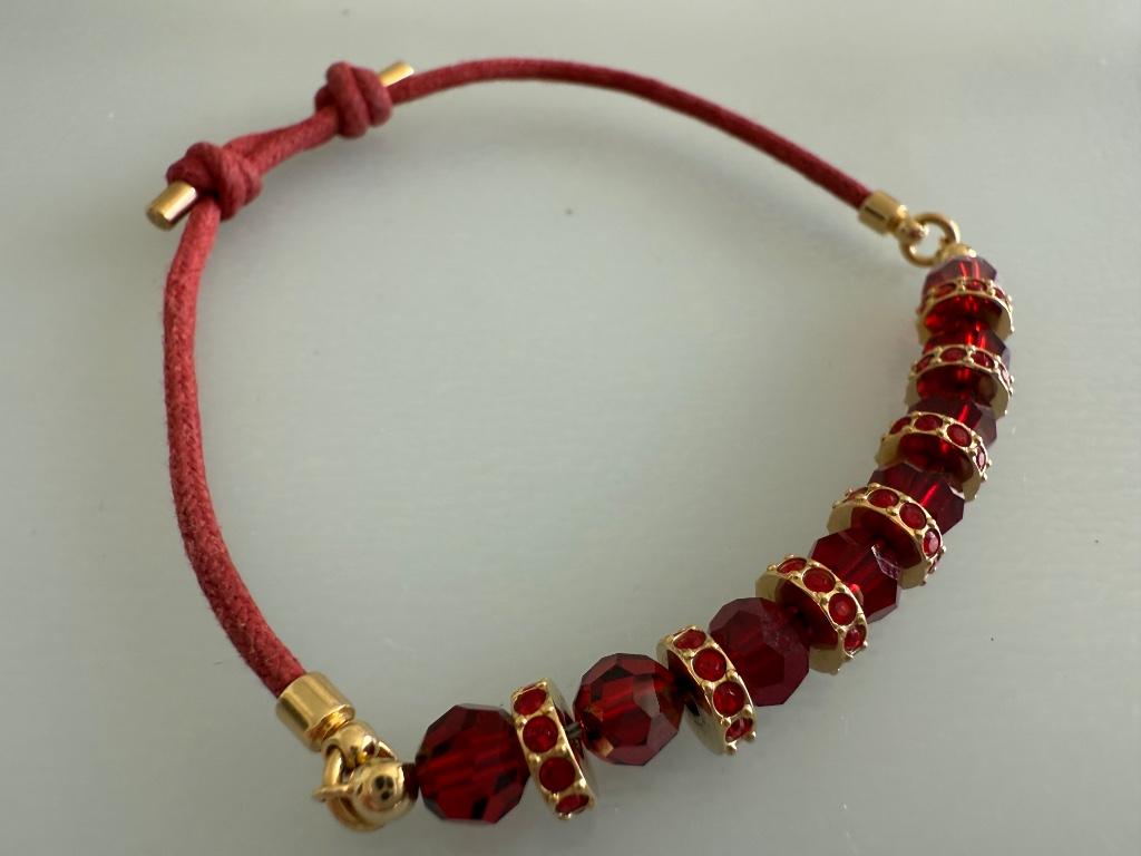 Nouveau bracelet Swarovski, cristal rouge/couleur or, livrai, Enlèvement ou Envoi, Avec cristal, Autres matériaux, Neuf