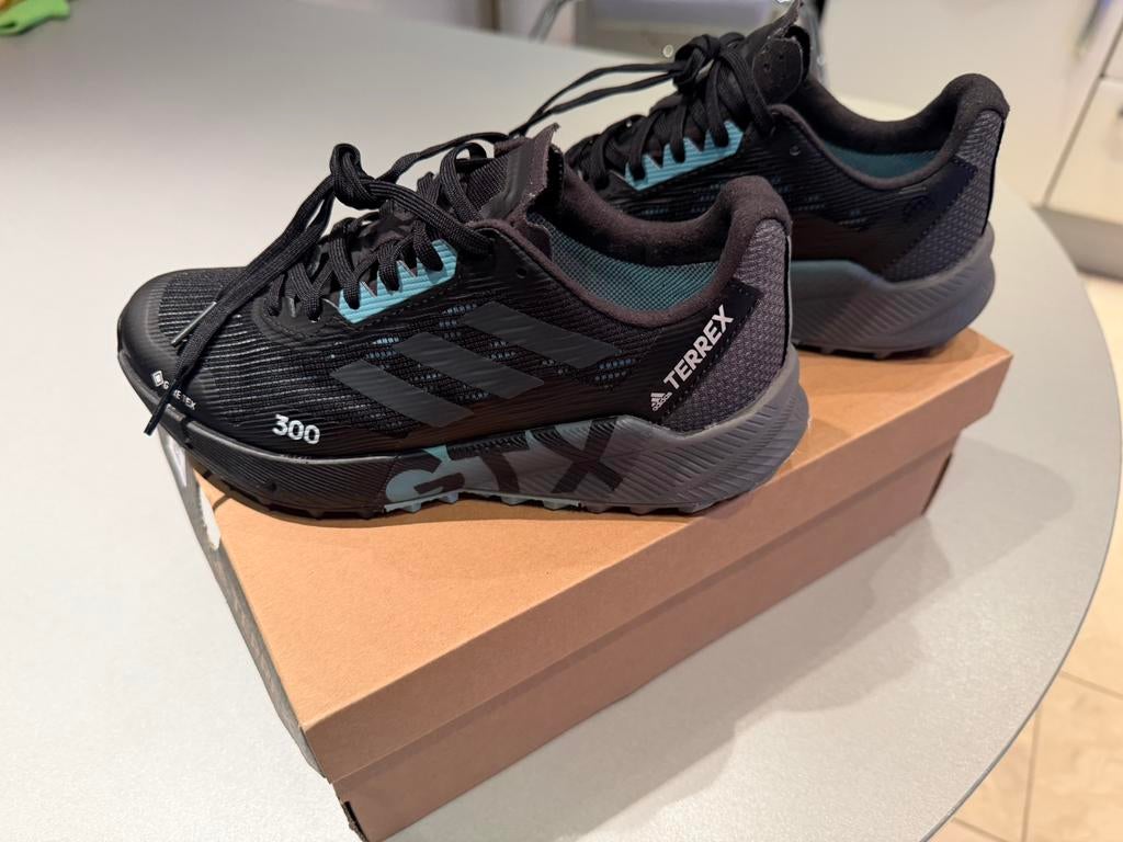 Basket Adidas Terrex, Ophalen of Verzenden, Zo goed als nieuw, Zwart