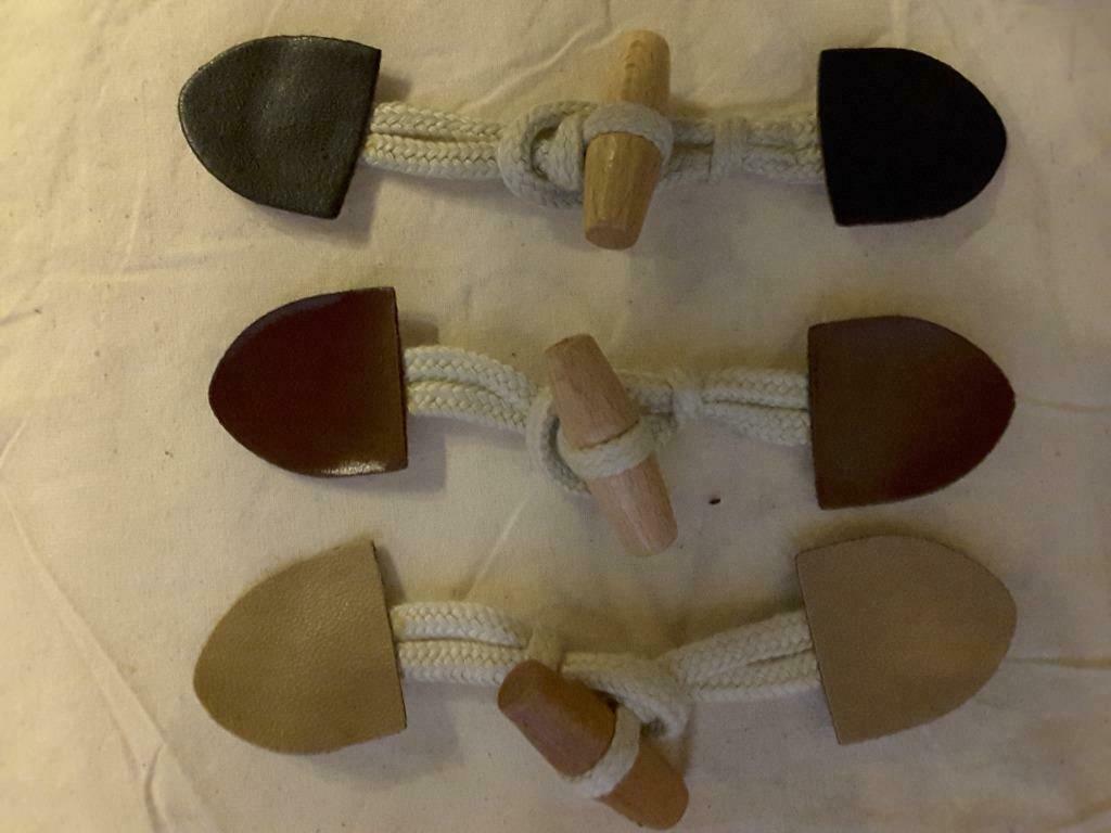 imitatieleren kikker met houten stokken van 4 cm, Hobby en Vrije tijd, Naaien en Fournituren, Nieuw, Ophalen of Verzenden
