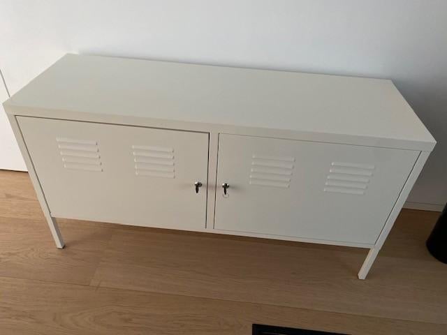 Metalen kast en 2 bijzettafeltjes, Enlèvement, Comme neuf