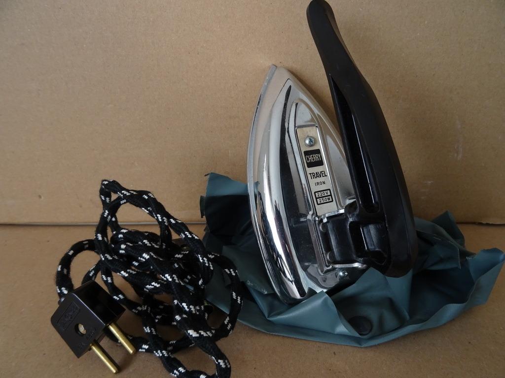 Vintage strijkijzer reisstrijkijzer Cherry travel iron Japan, Ophalen of Verzenden