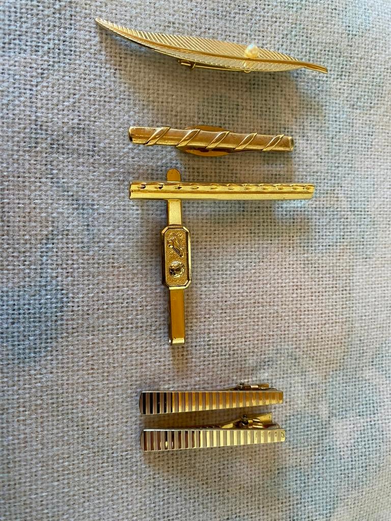 1 broche met industriele parel en 5 vergulde dasspelden., Enlèvement ou Envoi, Or, 4 à 7 cm, Utilisé