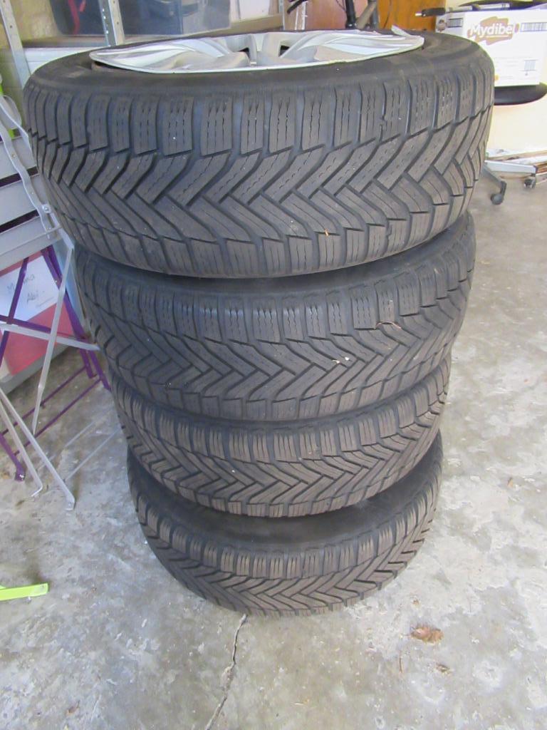 pneus d'hiver avec chaines de neige, Autos : Pièces & Accessoires, Pneus et Jantes, Pneus hiver, Véhicule de tourisme, Enlèvement