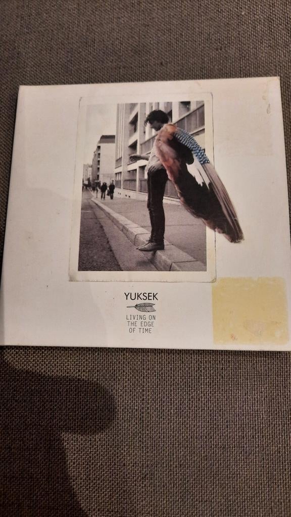CD YUKSEK Living on the edge of time, Ophalen of Verzenden, Zo goed als nieuw