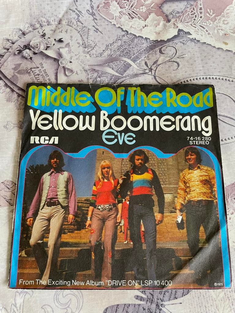 Middle of the road - yellow boomerang, Ophalen of Verzenden