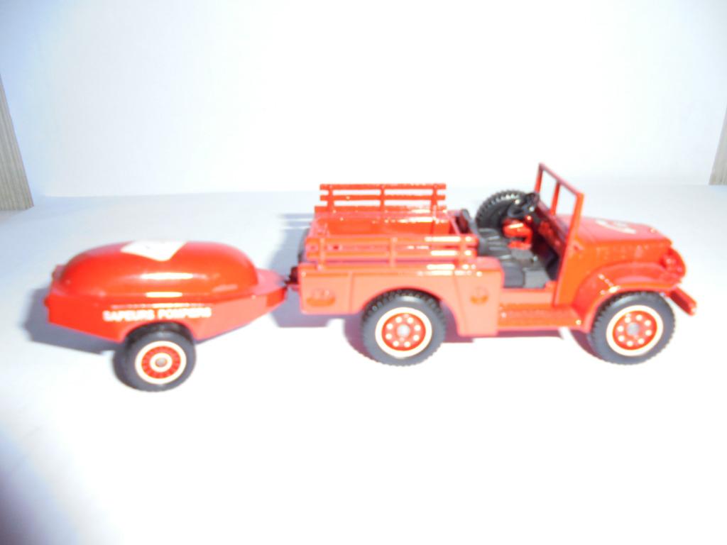 DODGE 4X4 BRANDWEERMAN MET SOLIDO AANHANGWAGEN, Ophalen of Verzenden, Zo goed als nieuw, Bus of Vrachtwagen, Solido