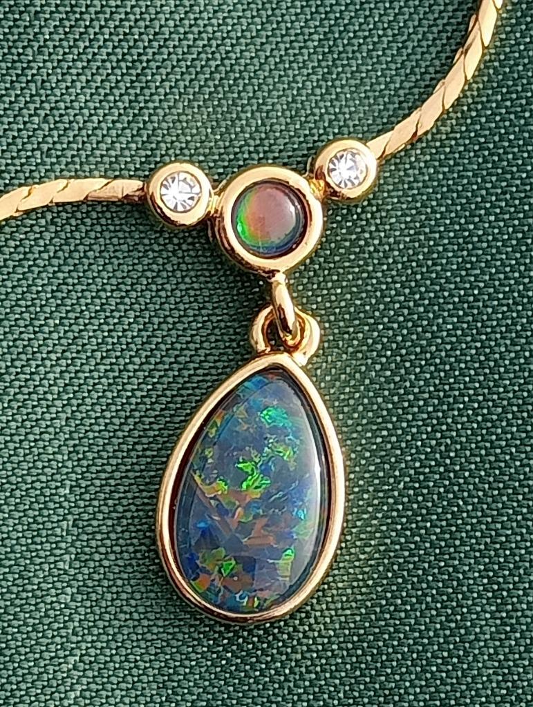 Magnifique collier en or 14 carats avec triplets d'opales et, Bijoux, Sacs & Beauté, Colliers, Neuf, Enlèvement ou Envoi, Or, Avec pierre précieuse