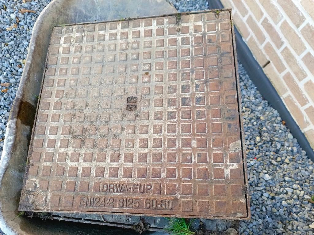 Couvercle de puisard, Bricolage & Construction, Enlèvement, Utilisé, Autres matériaux, Autres types