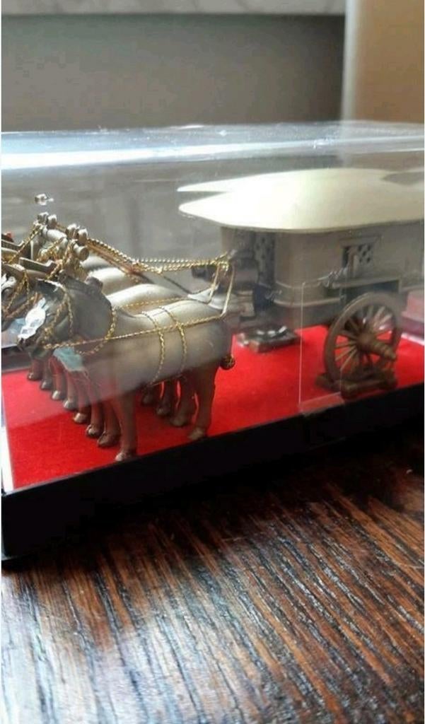 Char et chevaux chinois en bronze., Antiquités & Art, Enlèvement ou Envoi