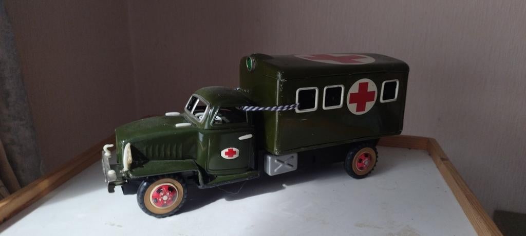 Oude Legerambulance MF 909, Ophalen of Verzenden, Gebruikt