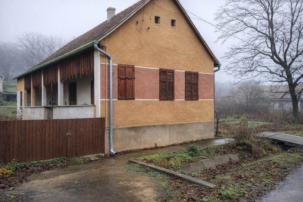 Te renoveren woonhuis in het rustige Erdősmárok!, Immo, Buitenland, Overig Europa, Woonhuis, Dorp
