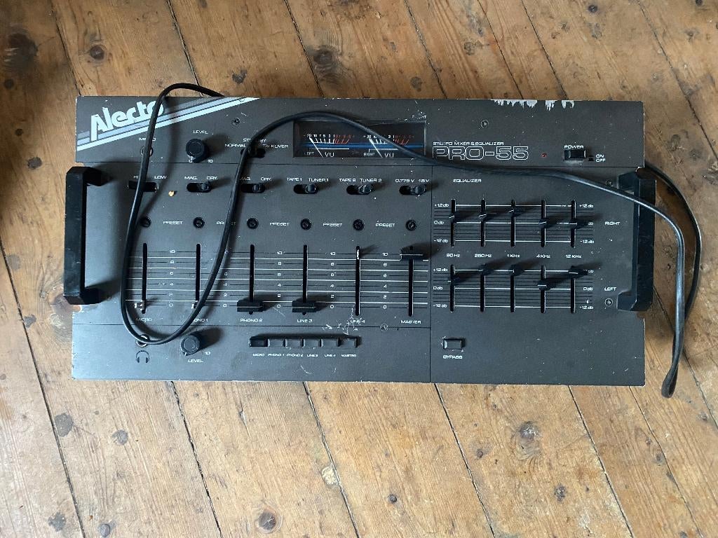 2 analoge mixers + equalizer- Alecto Pro55 & Pré-Vox Mix1500, Enlèvement ou Envoi, Utilisé, 5 à 10 canaux, Entrée micro