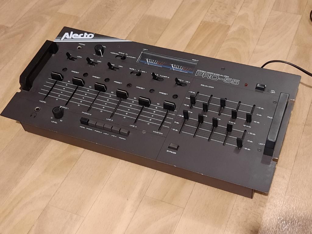 Table de mixage Alecto, Enlèvement, Utilisé