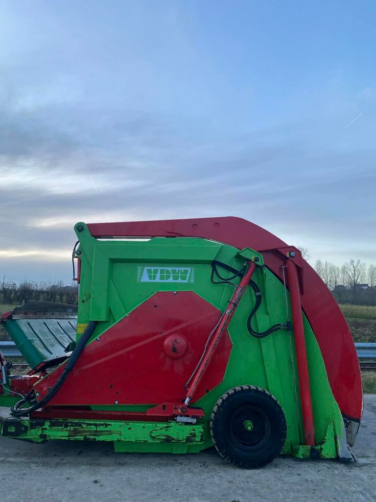 Vdw zelfladende voedermengwagen, Enlèvement