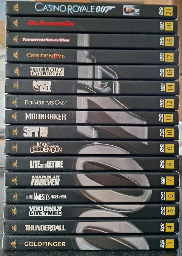 Lot 18 x Dvd's Kartonnen doos James Bond Collection, Cd's en Dvd's, Dvd's | Actie, Gebruikt, Actie, Vanaf 12 jaar, Ophalen of Verzenden