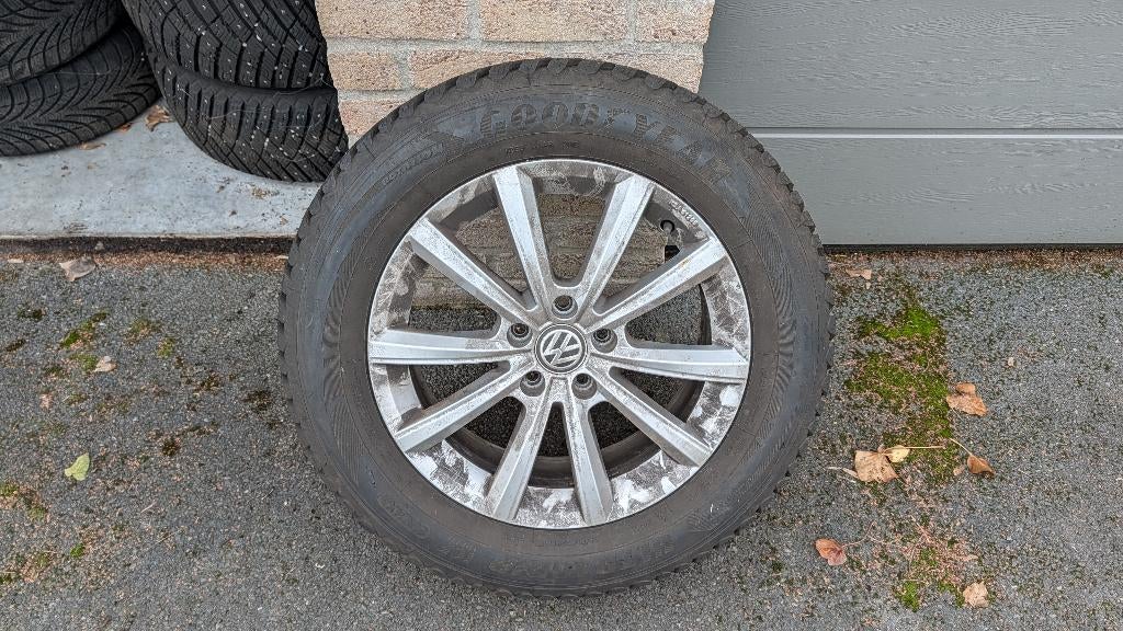 Originele set van 4x Velgen Volkswagen Tiguan 215/65 R17, Auto-onderdelen, Banden en Velgen, Ophalen, Velg(en), 17 inch, Winterbanden