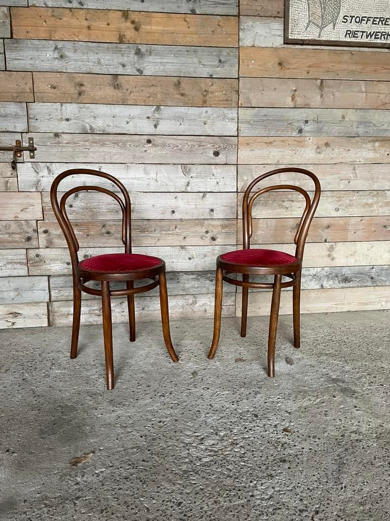 Bentwood stoelen, Ophalen