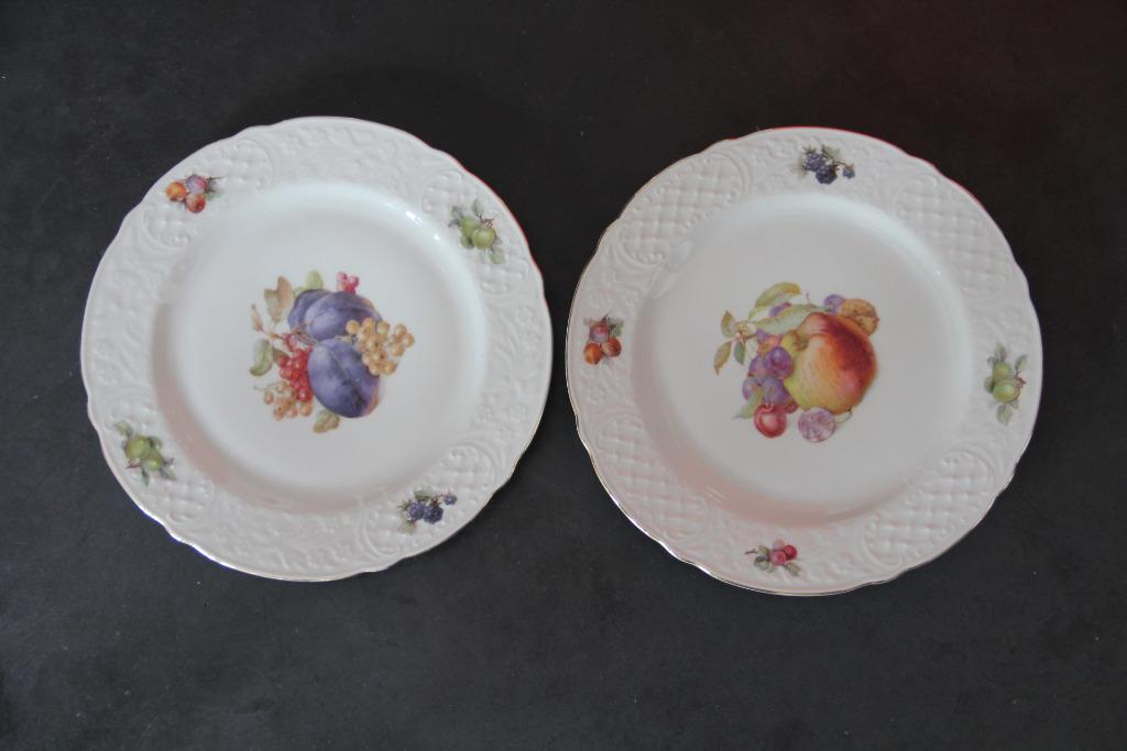 2 grote borden van Beiers porselein met fruitdecoratie, Antiek en Kunst, Ophalen of Verzenden