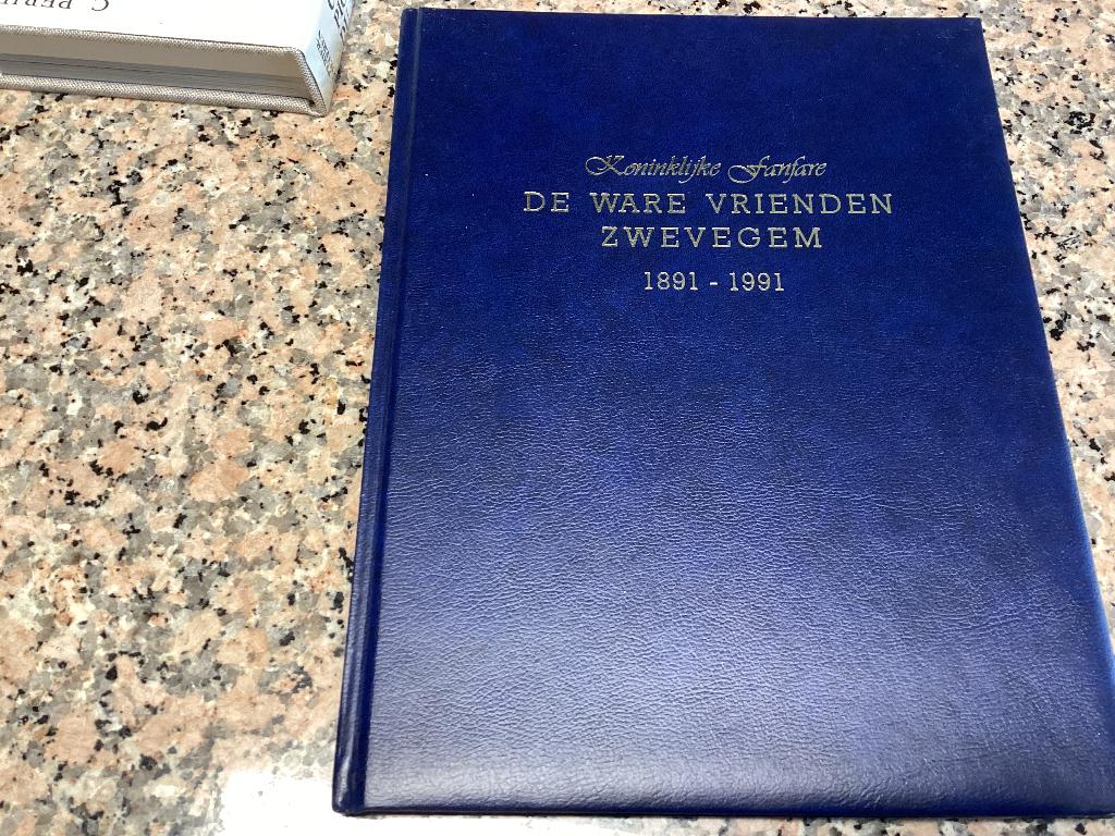 De ware vrienden ZWEVEGEM 1891-1991. Koninklijke fanfare, Boeken, Ophalen of Verzenden, 19e eeuw, Gelezen