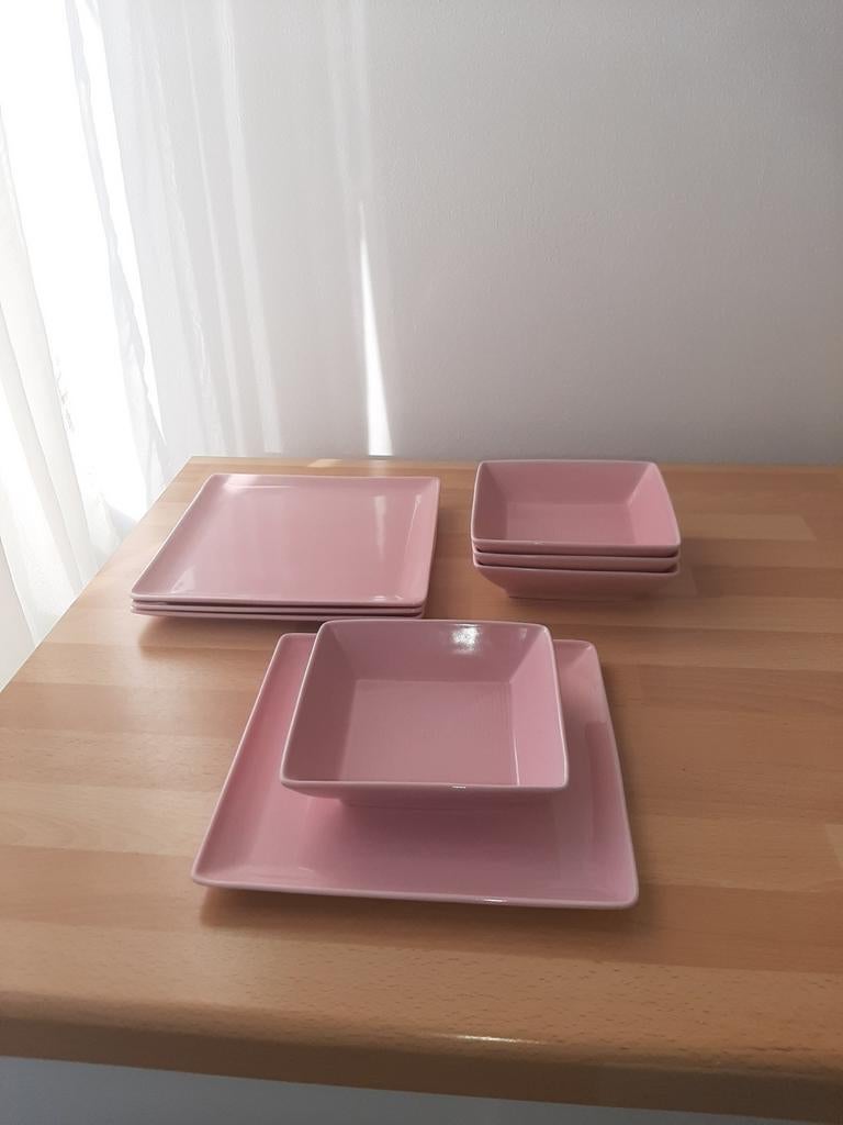 4 assiettes plates et 4 assiettes creuses roses, Enlèvement, Comme neuf
