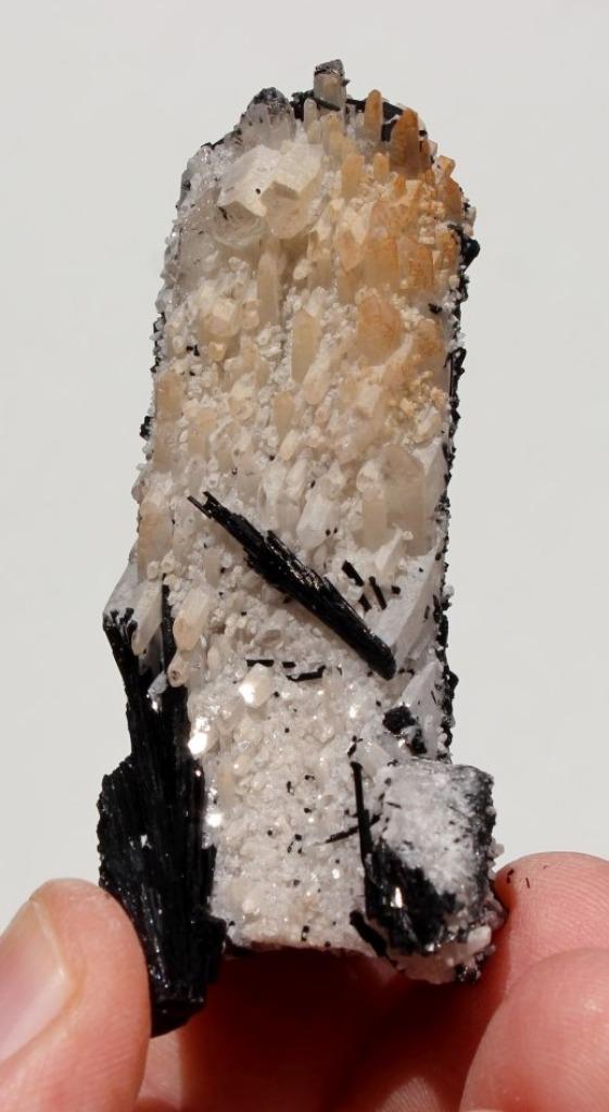 KWARTS en TOERMALIJN uit Erongo in NAMIBIE   TOPPER', Verzamelen, Ophalen of Verzenden, Mineraal
