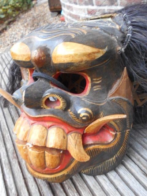 2 masques Bali Barong et 1 porteur de Kriss, Enlèvement ou Envoi