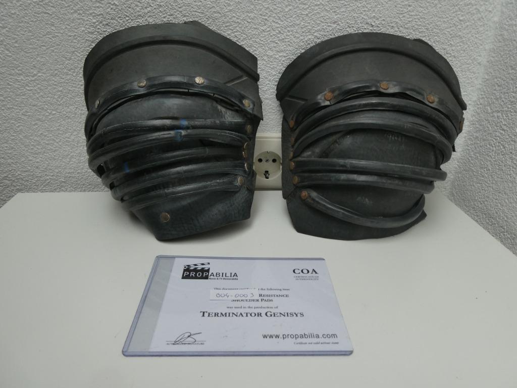 Terminator Genisys props shoulder pads (2 pieces), Ophalen of Verzenden, Gebruikt, Film