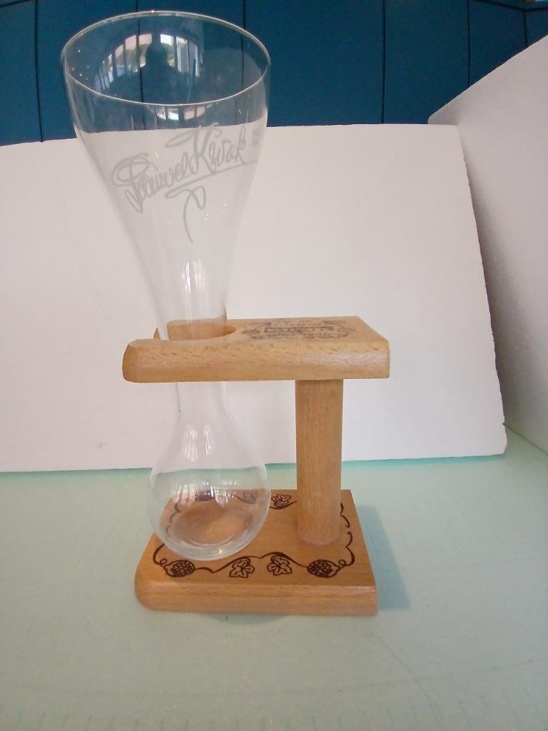 Oud glas op een houten basis van KWAK in perfecte staat, Ophalen of Verzenden, Zo goed als nieuw, Glas of Glazen, Overige merken