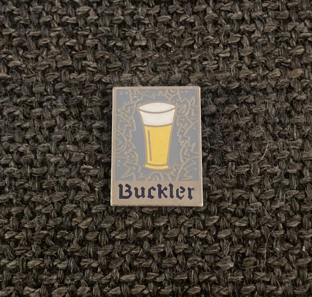 PIN - BUCKLER - BIER - BIÈRE - BEER, Collections, Envoi, Utilisé, Marque, Insigne ou Pin's