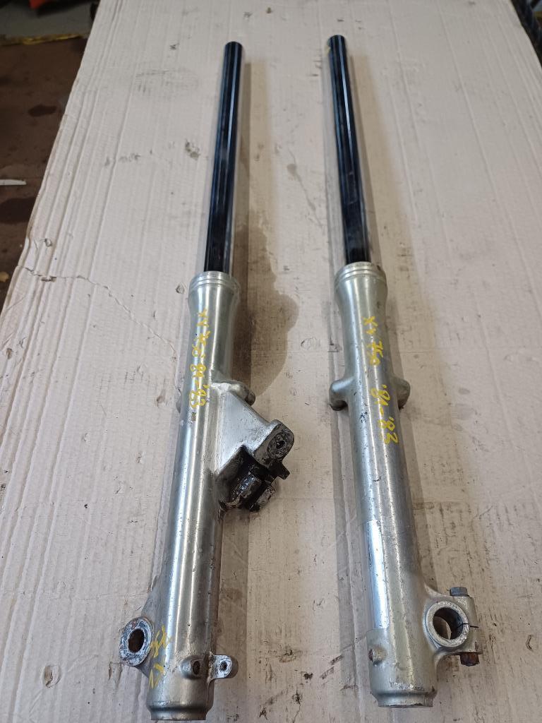 yamaha virago 750 model '81-'83 set vorkpoten, Enlèvement ou Envoi, Révisé