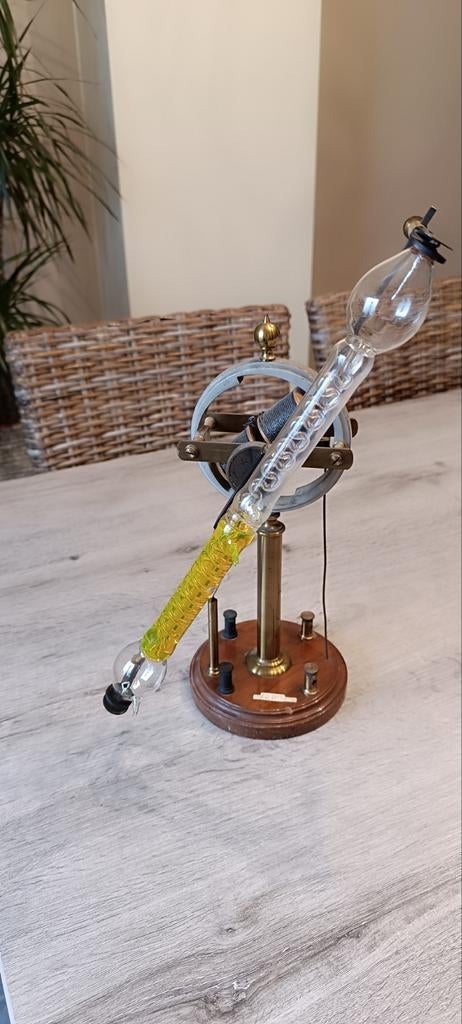 Rare grand tube Geissler, Antiquités & Art, Art | Objets design, Enlèvement