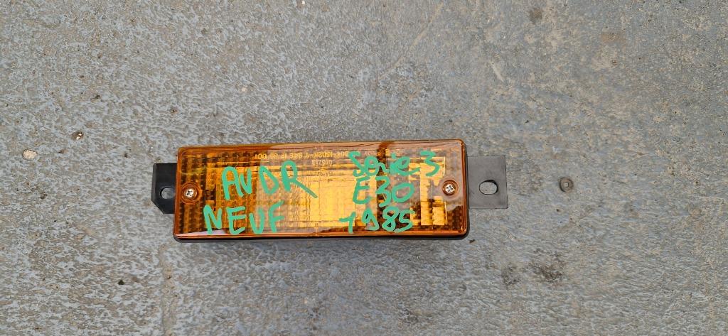 Feu clignotant Bmw serie 3 e30 Neuf 1987 E 30 avertisseur DR, Autos : Pièces & Accessoires, Éclairage, Enlèvement ou Envoi, BMW