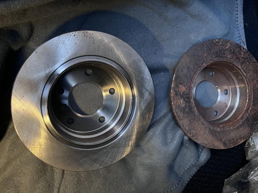 Paire disques de frein BMW Série 1 E87 118d – neufs, Autos : Pièces & Accessoires, Enlèvement, Neuf, BMW