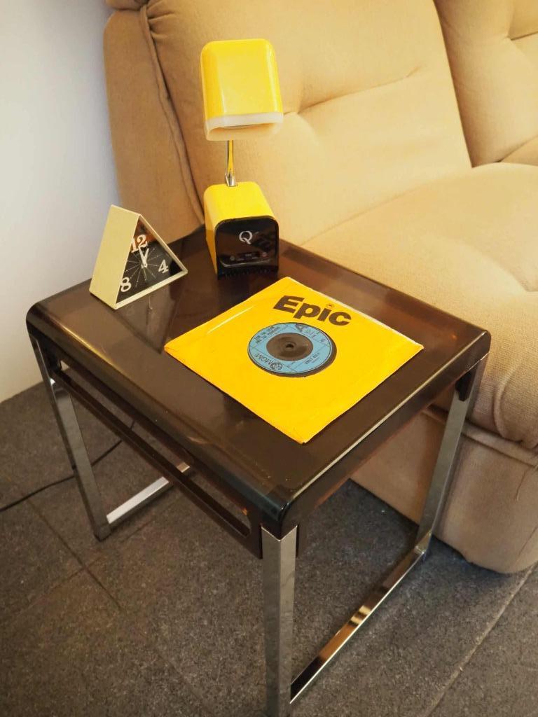 Design bijzettafeltje in chroom en plexiglas, 1970s, Enlèvement, Maison et Meubles