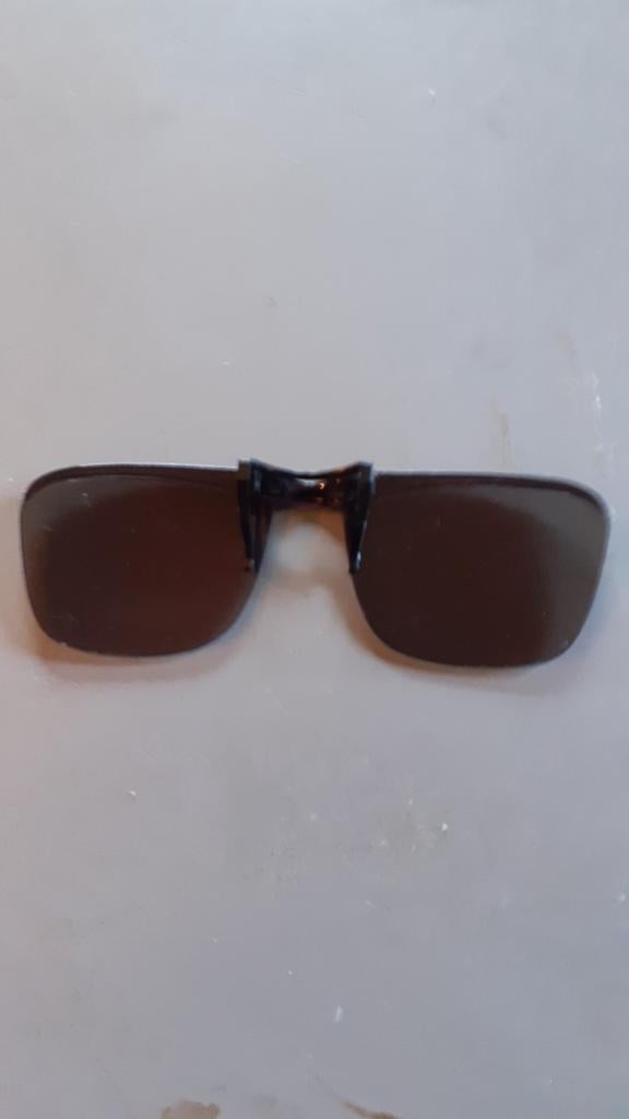 clip solaire noir   pour lunette de vue, Enlèvement ou Envoi, Utilisé, Noir, Lunettes de soleil