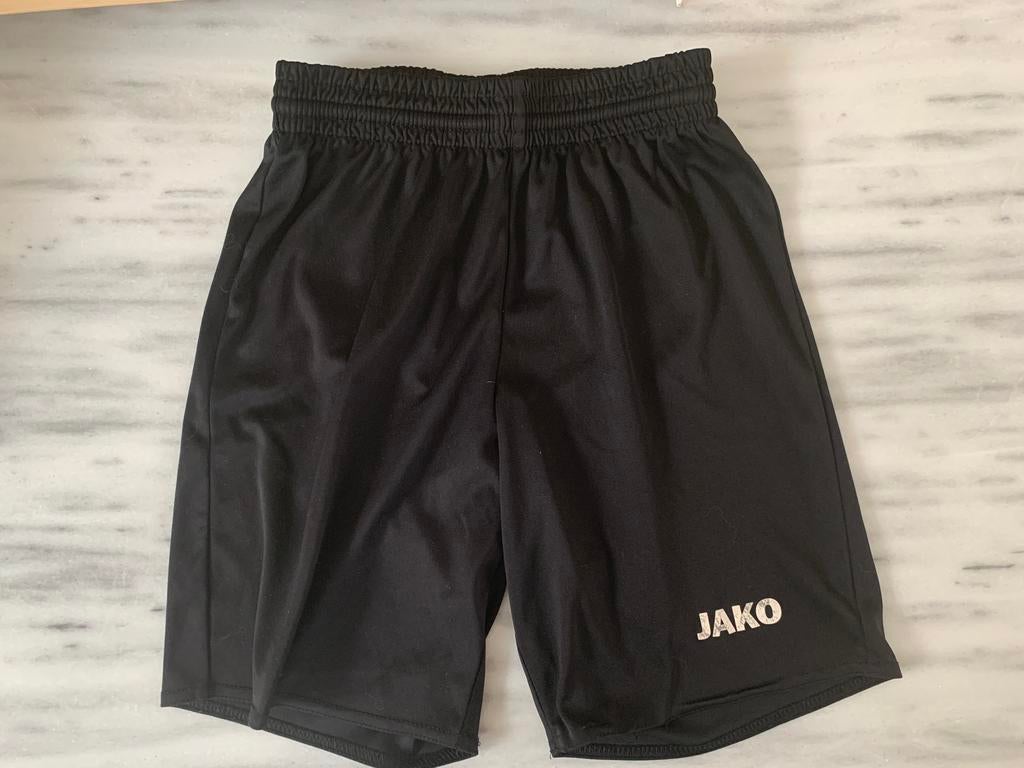 Voetbalshort Jako - mooie staat - 9-10 jaar, Sport en Fitness, Maat XS of kleiner, Ophalen of Verzenden, Gebruikt, Broek