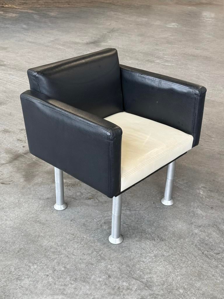 Modern Leather Lounge Chair /Black & Cream Architectural, Ophalen