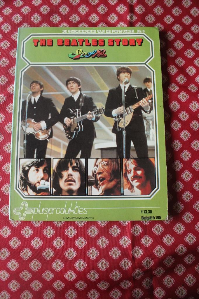 De geschiedenis van de popmuziek - The Beatles Story - 1977, Boeken, Gelezen, Artiest, Ophalen of Verzenden, Collectif