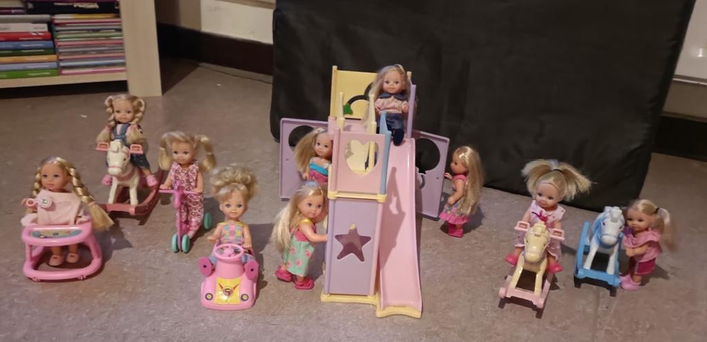 Evi Love speeltuin met 10 popjes, Kinderen en Baby's, Speelgoed | Poppenhuizen, Zo goed als nieuw, Ophalen of Verzenden